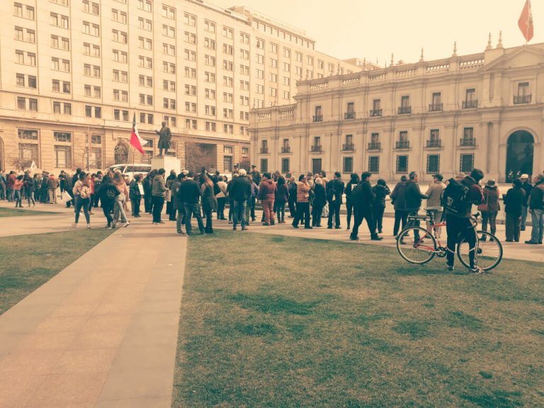 Manifestación de adultos mayores en La Moneda y su petición por una mejor calidad de vida