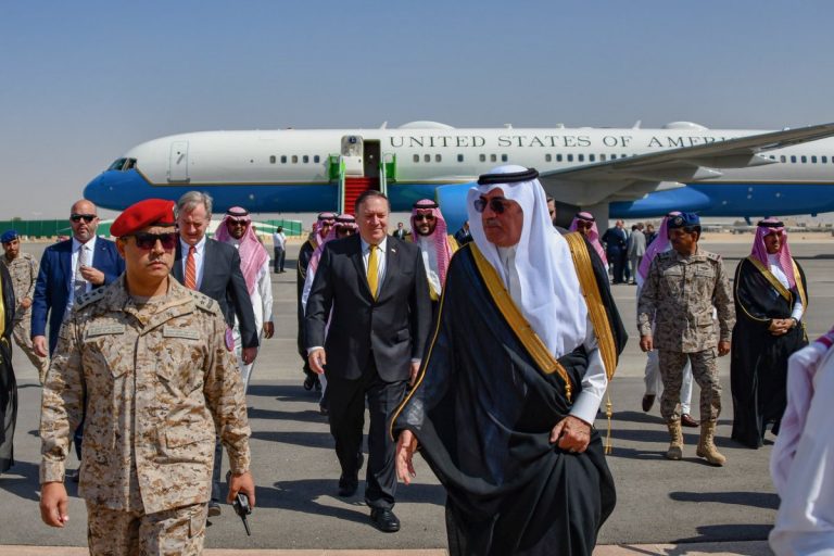 Secretario de Estado de EEUU llega a Arabia Saudí por crisis de periodista desaparecido