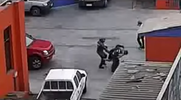 Dan de baja a Carabinero por agredir a estudiante en marcha por muerte de Catrillanca en Iquique