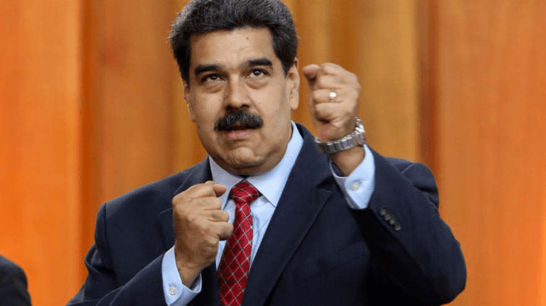 Ampuero a lo Liga de la Justicia arremete contra Maduro por cierre de frontera con Brasil