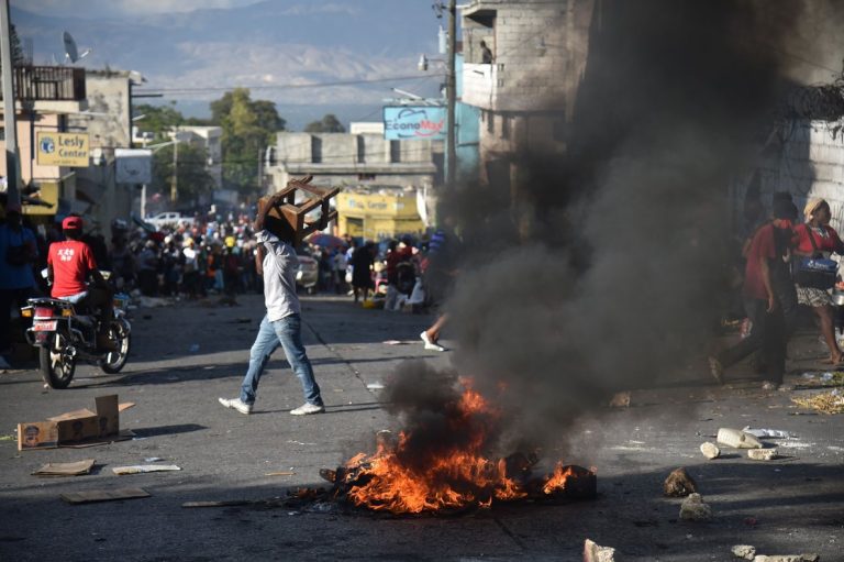Ante ola de protestas en Haití, Chile “hace votos por el restablecimiento del orden”
