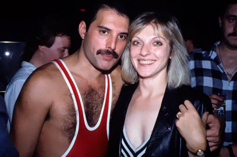 Fotos intimas de Freddie Mercury con Mary Austin