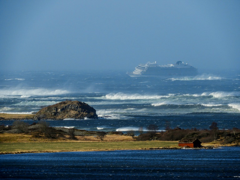 VIDEO // Violentas marejadas en la costa de Noruega casi hacen naufragar a crucero “Viking Sky”