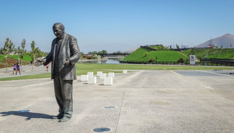 Retiran nombre y estatua de parque que homenajeaba al cura abusador Renato Poblete