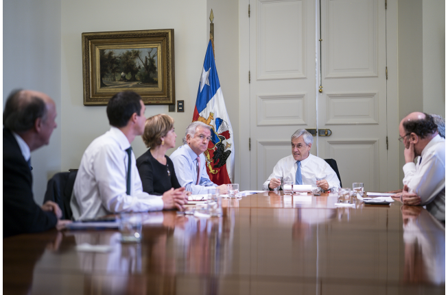 Piñera mandata a ministros con medidas para fortalecer la marcha de la economía