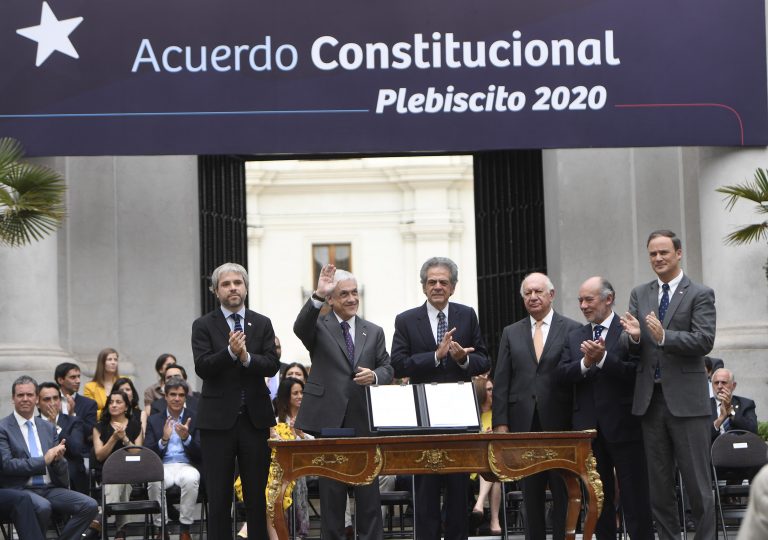Presidente promulga reforma constitucional que da inicio a proceso constituyente para 2020