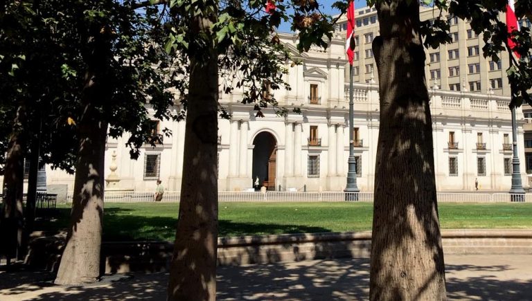 19 Carabineros con Coronavirus cumplen labores de seguridad en La Moneda y residencias del Presidente Piñera