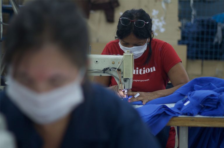 Empresa textil chilena al servicio de la salud para combatir el Covid-19