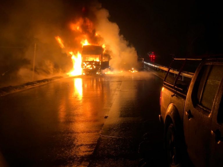 Nuevo ataque en La Araucanía deja dos camiones destruidos y un conductor herido con perdigones