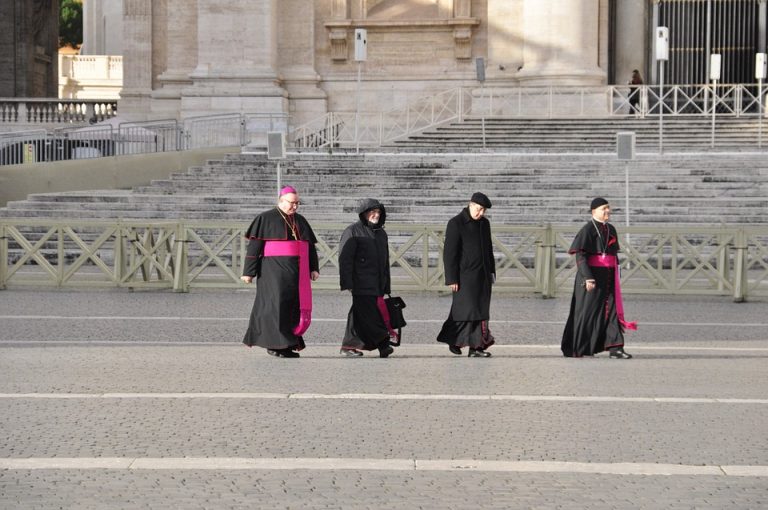 El Vaticano descubre operaciones financieras no muy santas