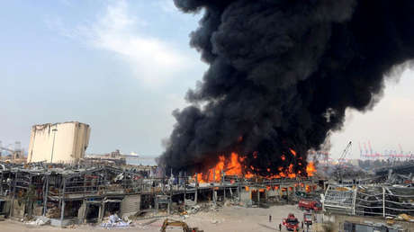 A semanas de la devastadora explosión en Beirut, ahora un gigantesco incendio afecta el puerto