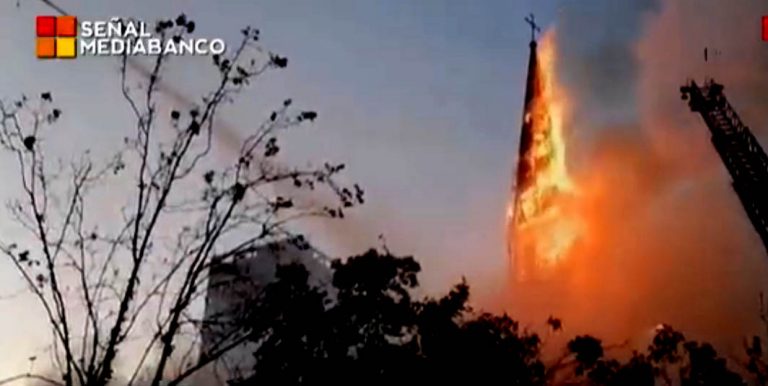 18-O Prensa mundial reporta: Miles de chilenos conmemoran el aniversario de masivas protestas sociales de 2019 y culmina con saqueos e incendio de una iglesia