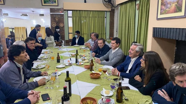 Presidente argentino y varios ministros en cuarentena tras contacto con positivo de COVID