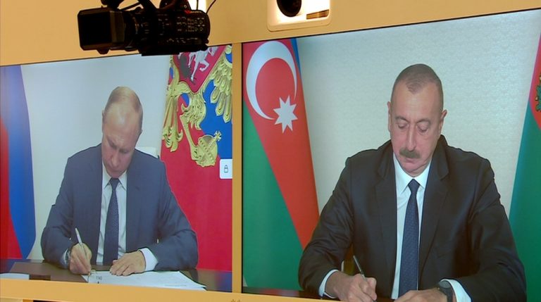 Bajo auspicio de Rusia, Azerbaiyán y Armenia anuncian alto el fuego total en Nagorno-Karabaj