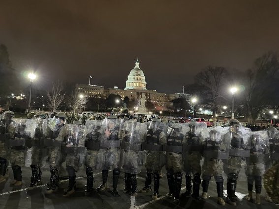 EEUU: Washington bajo toque de queda, un muerto y un parlamentario de Virgina  pro Trump apoyando los incidentes deja el intento de toma del Capitolio