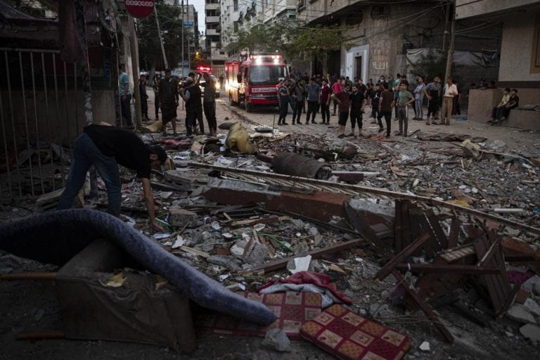 Israel sigue bombardeando Gaza y se elevan a 24 los muertos