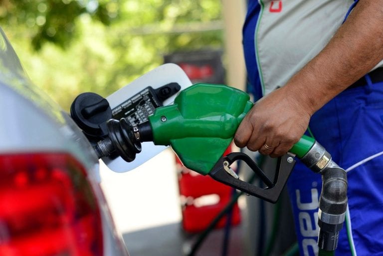 Diputado RN pide suspender el impuesto específico a los combustibles por lo menos por un año