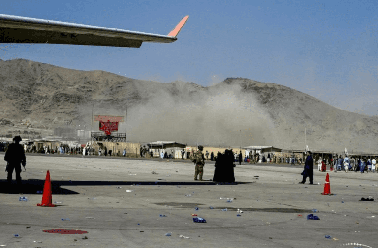 Pentágono confirma 13 muertos en explosión en Aeropuerto de Kabul