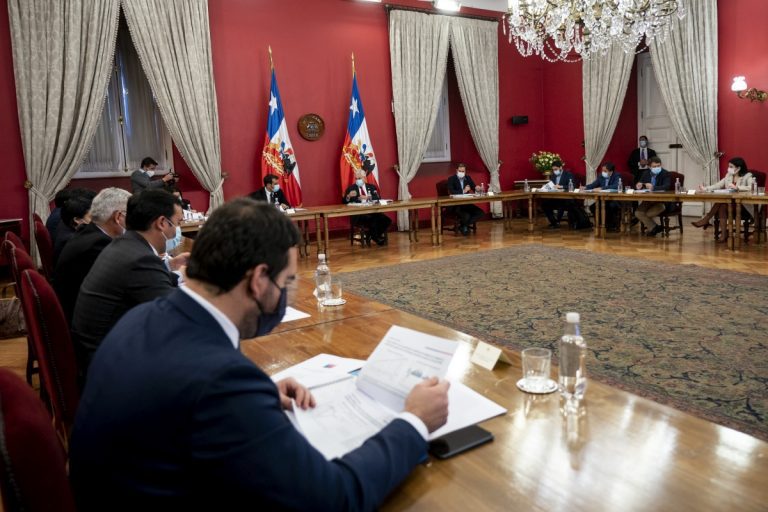 Piñera se reunió con gobernadores regionales para limar asperezas y mejorar la coordinación