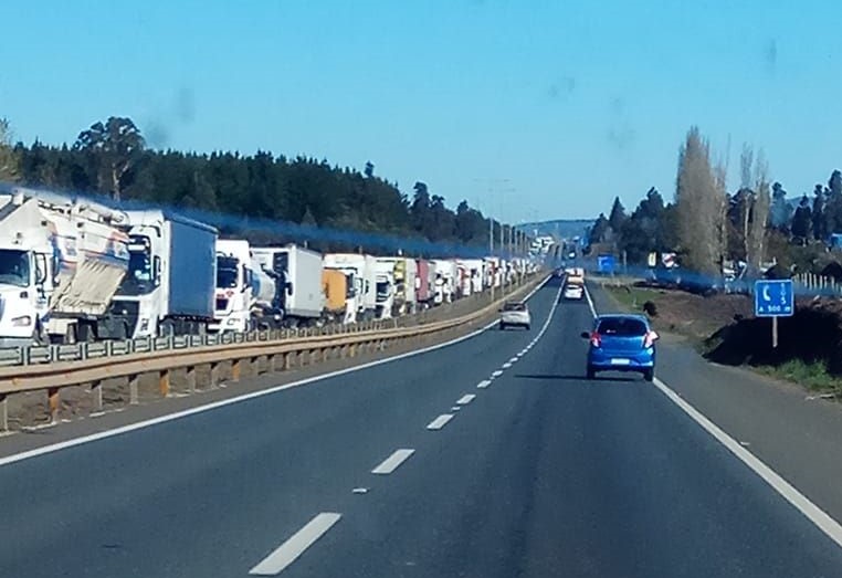 Camioneros depusieron paro y bloqueo de carreteras tras anuncio de Estado de Emergencia en la Macrozona Sur