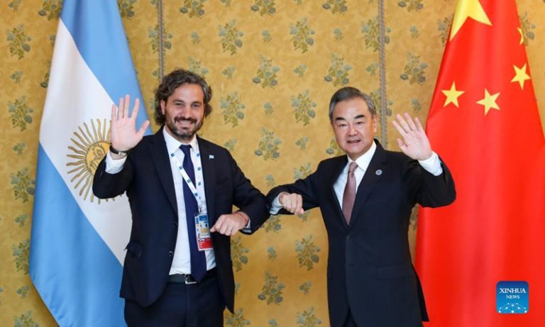 China y Argentina acuerdan aumentar cooperación en áreas marítima, comunicaciones, energía y Antártica