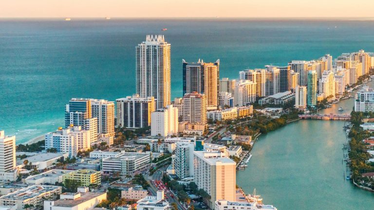 Precios asequibles y la ciudad más feliz del mundo: Las razones para invertir hoy en Miami