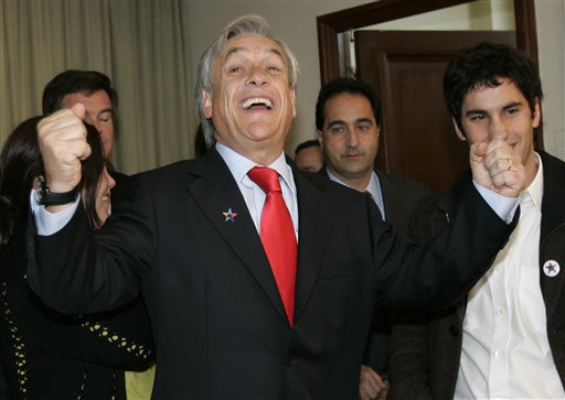 Ya es noticia mundial: Oposición no logra votos para destituir a presidente chileno, “Le président chilien Piñera échappe à la destitution”