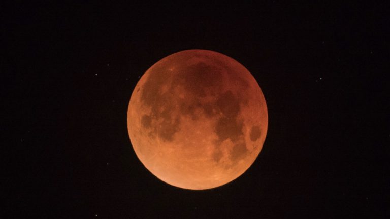 5 consejos para lograr una fotografía de impacto en el próximo eclipse lunar de sangre