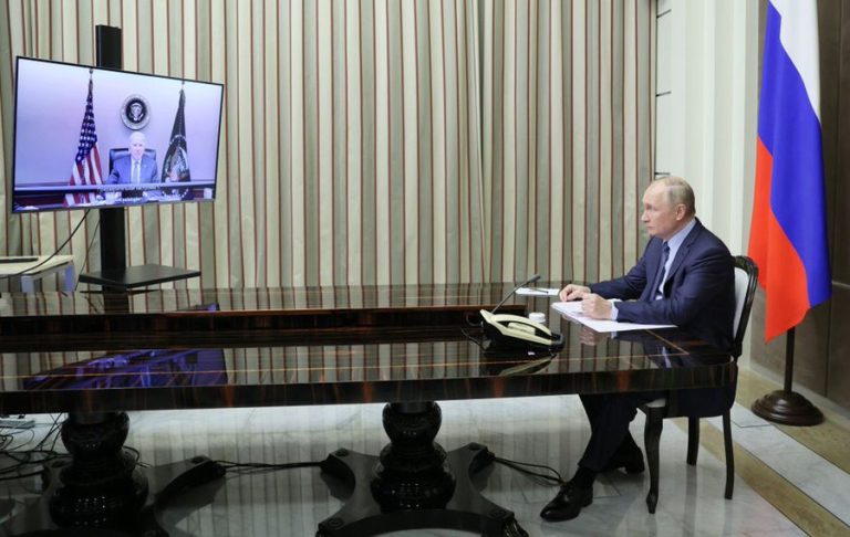 Biden y Putin se reunieron en una cumbre enfocada en la tensión sobre Ucrania