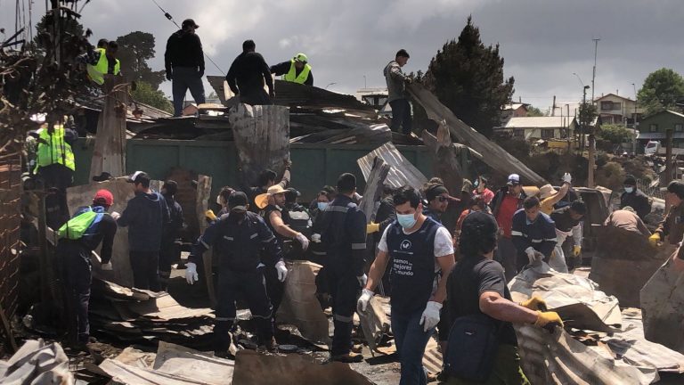 Incendio en Castro: Comienzan los trabajos de remoción de escombros