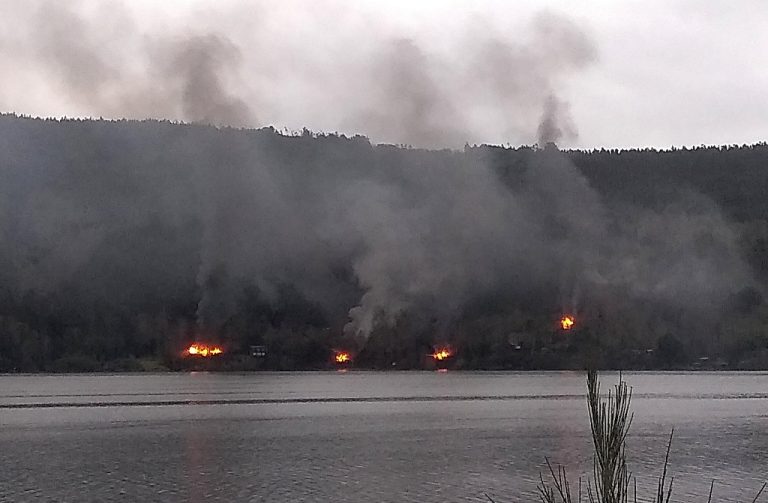 27 cabañas quemadas deja nuevo ataque incendiario en el lago Lanalhue
