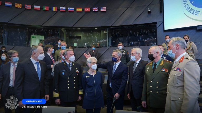 OTAN y Rusia retoman diálogo con “significativas diferencias”, en medio de tensión por Ucrania y exigencias de Moscú