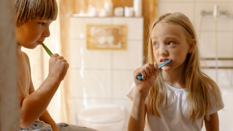 Tips para cuidar los dientes de las y los más pequeños: 5 de cada 10 niños presentan caries a los 4 años