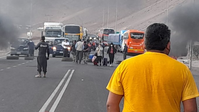 Ahora fue Arica: Manifestantes bloquean ingreso a la ciudad en rechazo a la delincuencia e inmigración ilegal