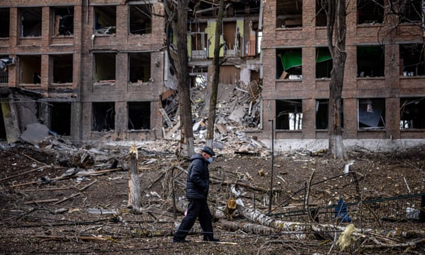 ONU aprueba crear comisión para investigar crímenes de guerra rusos en Ucrania