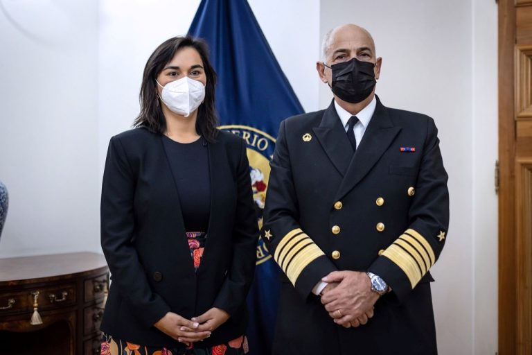 Ministra Siches sostuvo reunión con Comandante en Jefe de la Armada